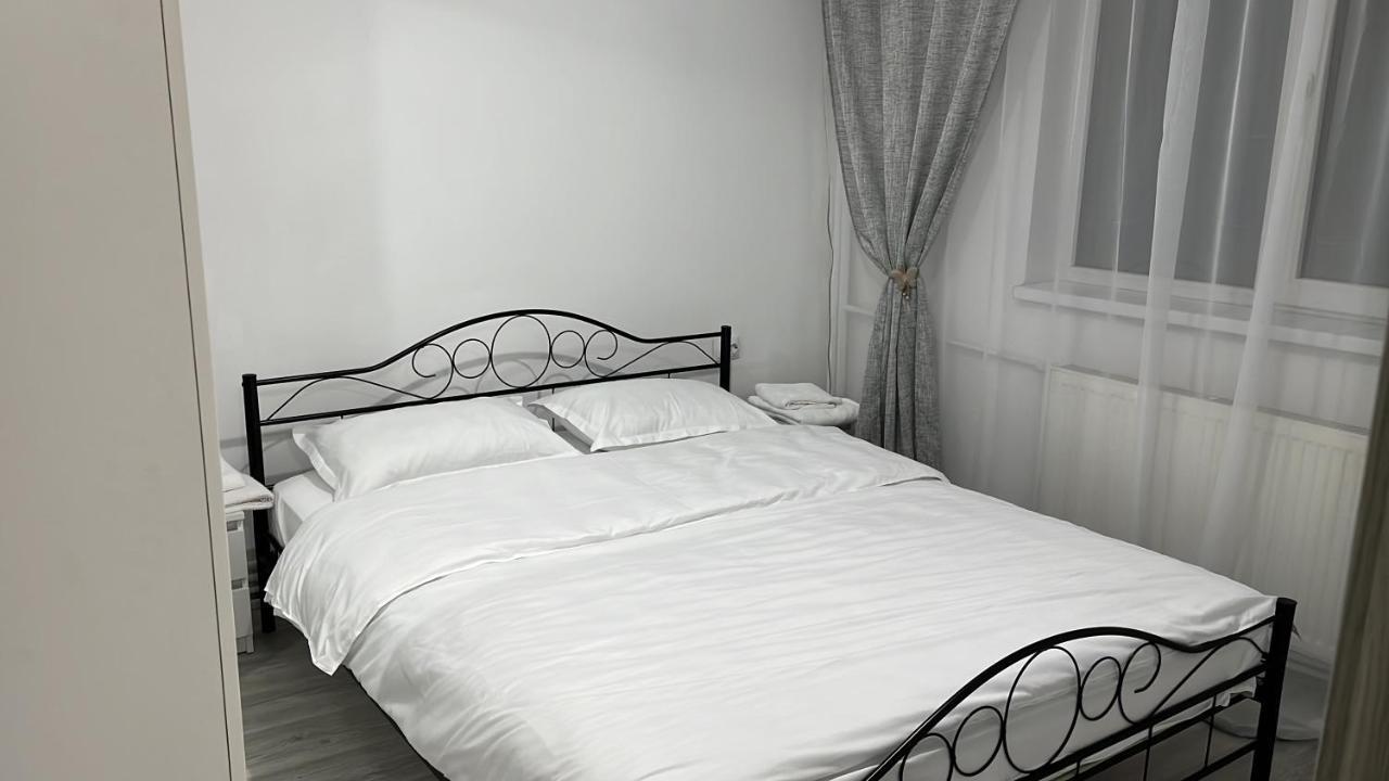 Home Sweet Home Apartment With 3 Rooms Buzău Extérieur photo