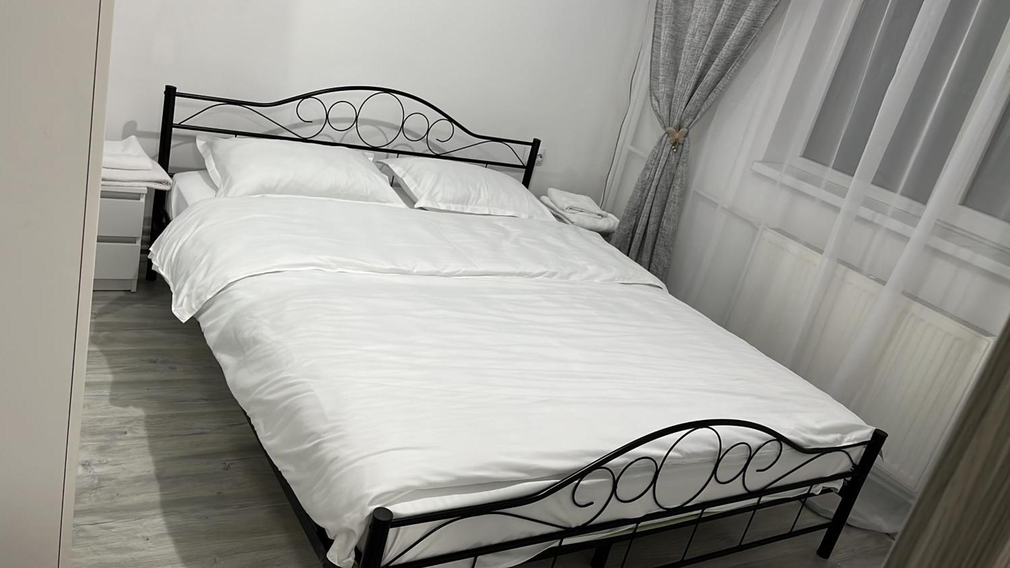 Home Sweet Home Apartment With 3 Rooms Buzău Extérieur photo